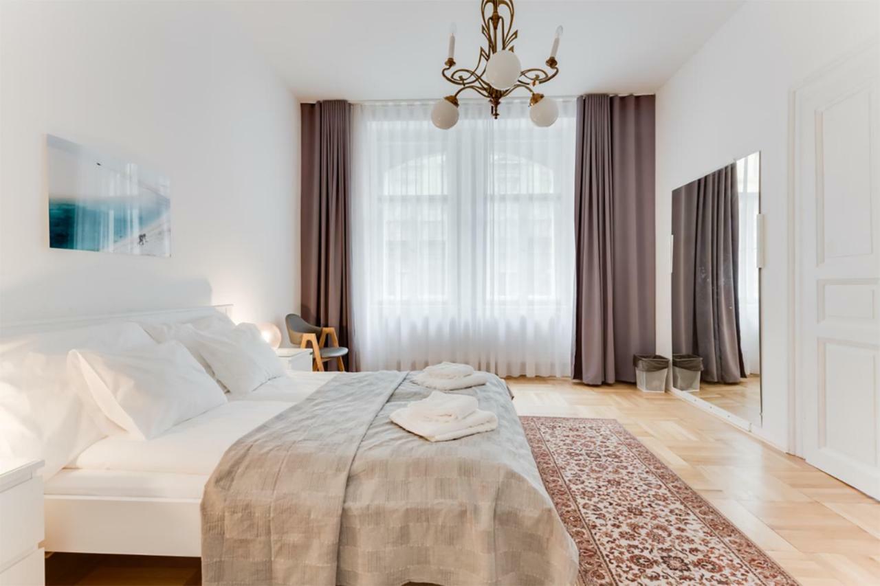 The Dancing House Residence, Two Bedroom Apartment With Balcony Near River! Praga Exterior foto