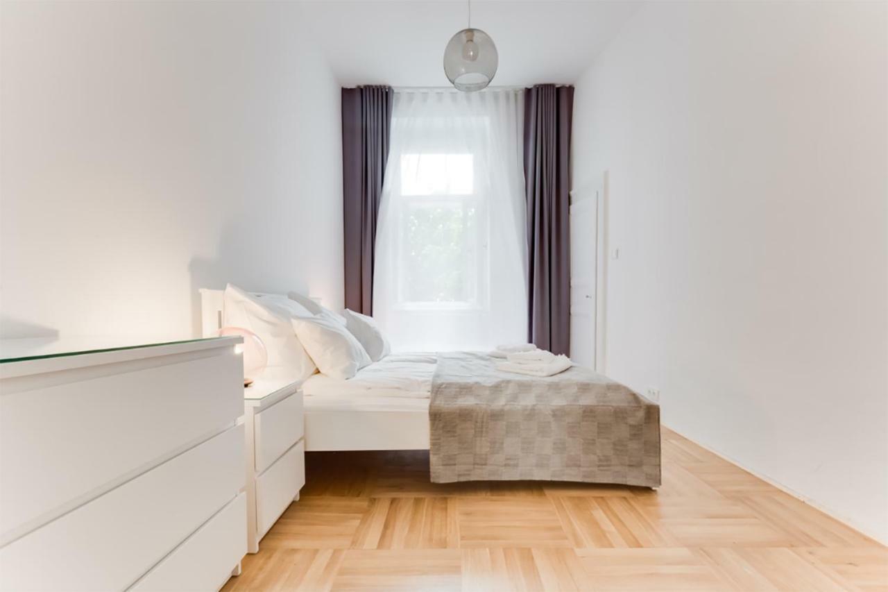 The Dancing House Residence, Two Bedroom Apartment With Balcony Near River! Praga Exterior foto